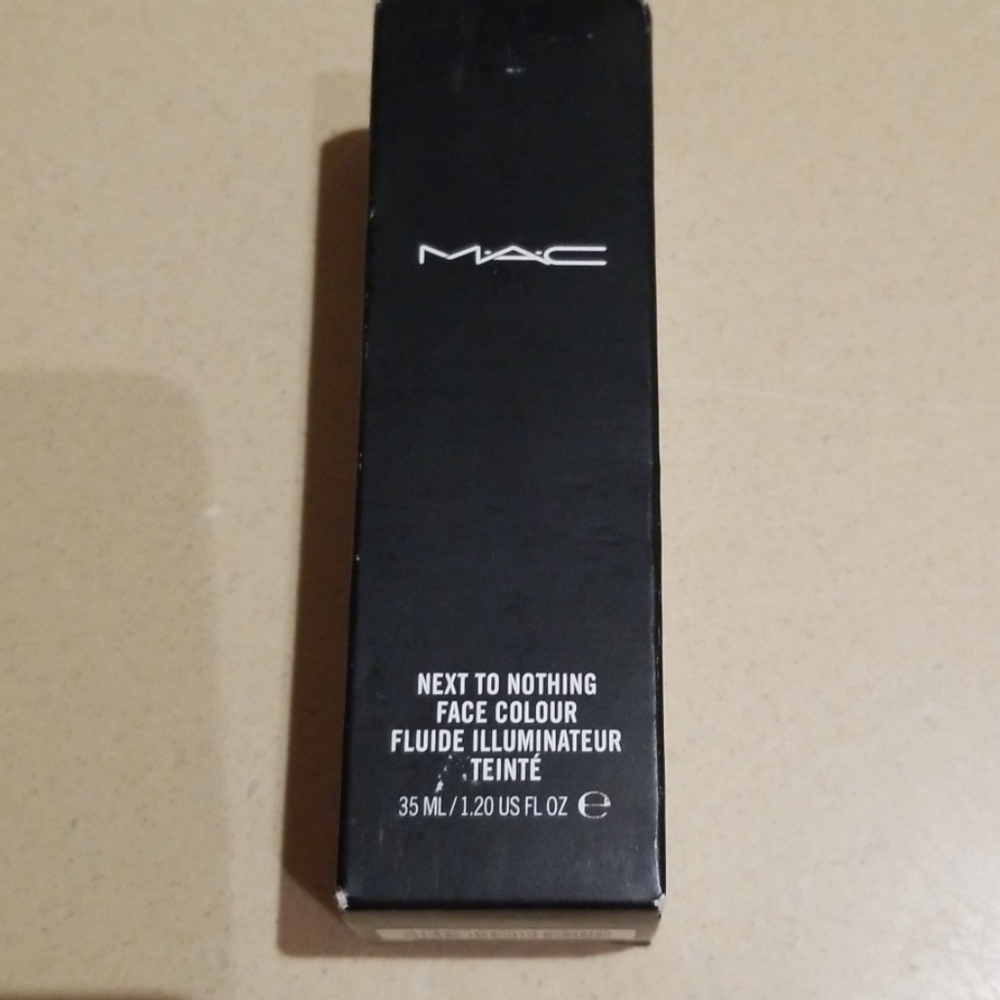 MAC Next To Nothing  Face Colour Dark NEW